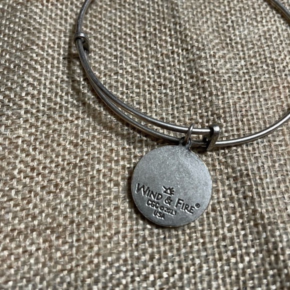 Wind & Fire “Flip Flop” Dangle Charm Bracelet - Picture 4 of 4